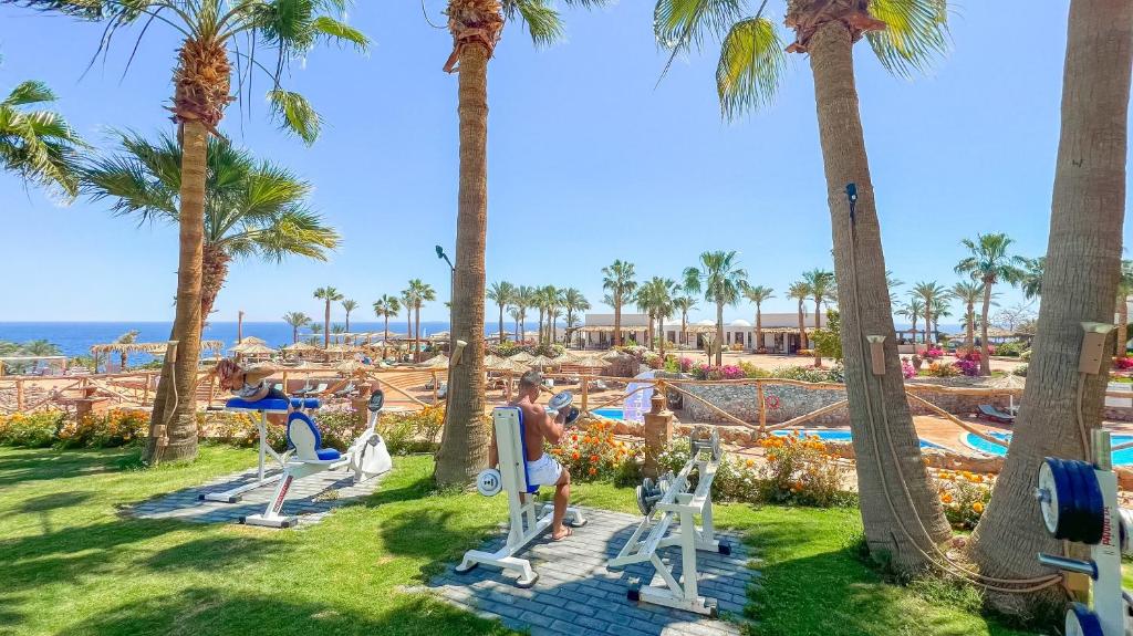 Club Reef Beach Resort relax