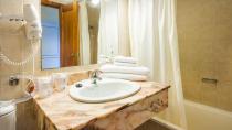 Apartment_Bathroom_Hotel-BLUESEA_Callao_Garden