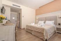 Debono-Art-Hotel-_-double-room-1-Custom-1144x763