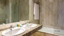 Double_Room_Bathroom_Hotel-BLUESEA_Al_Andalus