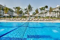 pool-riu-punta-cana-2_tcm72-227390